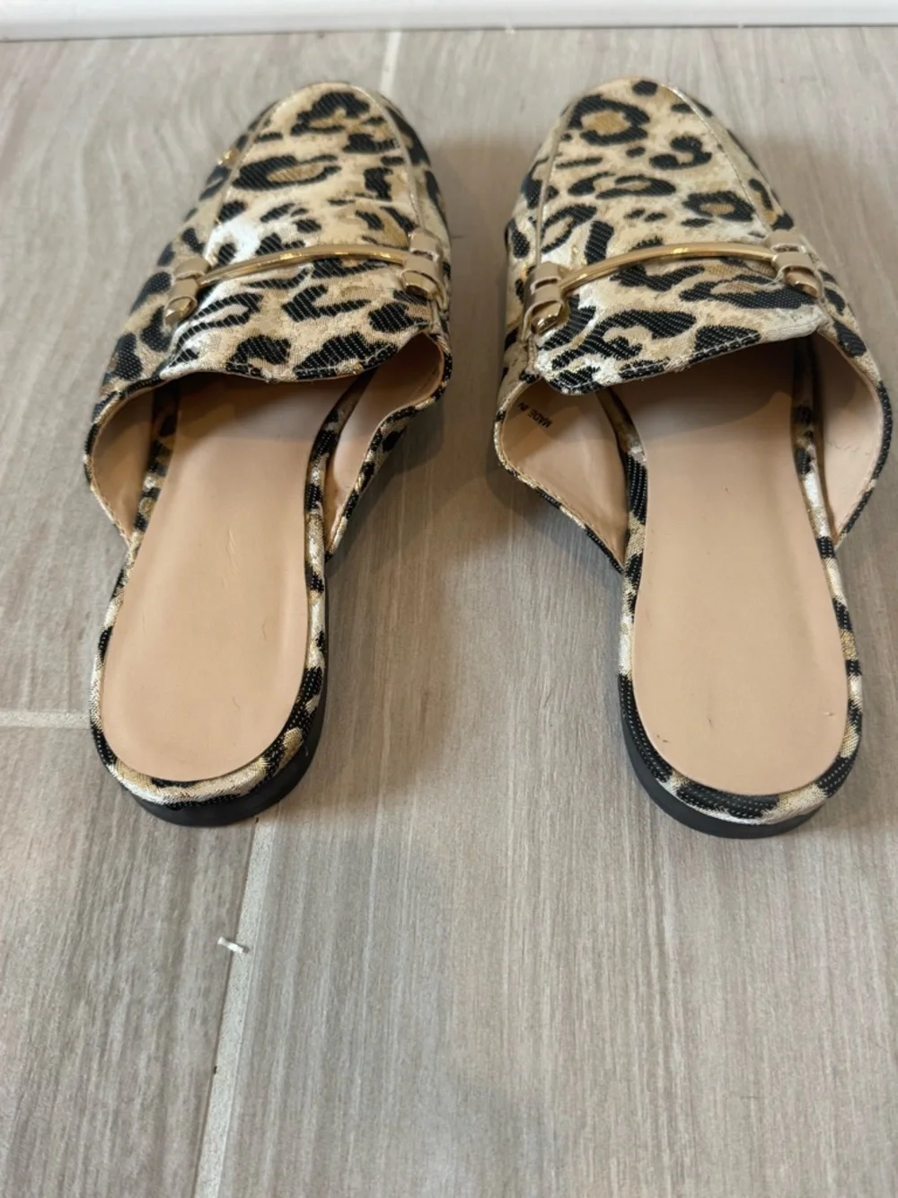 Leopard Print Slip-On Mule with Gold Accent size 7 - Picture 2 of 3